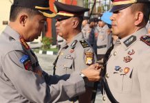 Kapolresta Mamuju Pimpin Upacara Serah Terima Jabatan Kapolsek Tommo Polresta Mamuju.