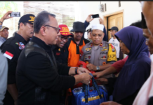 Bupati Tinjau Dan Beri Bantuan Korban Banjir