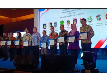 Pemkab Mamuju Terima Penghargaan Kepatuhan Pelayanan Publik Dari Ombudsman RI