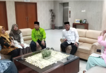 Usai Mengikuti Acara Ngopi Bareng Dengan Pegiat Media Sosial,Istirat Sejenak.!!
