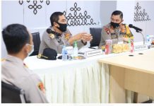Kabaharkam Polri Menyerahkan Alkes Di RS Bhayangkara Polda Jatim.