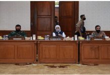 Kabaharkam Polri Bertemu Gubernur Jatim Untuk Meningkatkan Penanganan Covid-19.