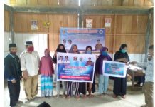 Penyaluran Bantuan BLT Desa Bela Bersamaan Pembangunan Infastruktur Jalan.