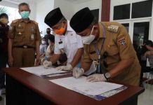 Gubernur Sulbar serahkan 4.850 Paket Sembako dan Satu Unit Ambulance Kepada Pemkab Polewali Mandar.
