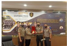 BrigJen Pol Drs. H. Tajuddin, M.H Mewakili Kabaharkam Menyampaikan Materi Sespimma Polri Angkt-63.