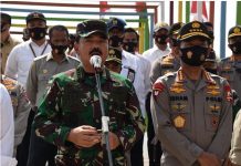 Kapolri Jenderal Pol Idham Azis dan Panglima TNI Marsekal Hadi Tjahjanto mengunjungi wisata Aquaculture Mangrove.