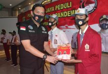 *Peduli Pendidikan Dimasa Pandemi Covid 19, Polisi Berikan Modem dan Kartu Perdana Gratis Kepada Pelajar*