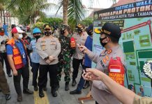 Dirbinmas Polda Metro Jaya Libatkan Pokdar Kamtibmas Dan Ormas Dalam Rangka Bagikan Masker.