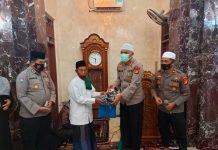 Bantuan Dari Kapolda Metro Jaya,Diserahkan Oleh Dirbinmas Pada Kegiatan Suling.