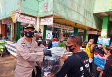 Dirbinmas Polda Metro Jaya Mengajak Ormas Dan Kommas Membagikan Masker Dari Kapolda Metro Jaya.