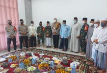 *Kapolda Metro Jaya Serahkan Cindera Mata Pada Program Suling (Subhuh Keliling*