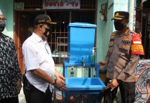 *Kunjungi Kampung Tangguh,Tiga Pilar Jakarta Barat Berikan Bantuan*