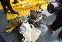 Team SAR Satbrimob Polda Metrojaya Dan Ditpolairud Berhasil Mengangkat *Turbin* Dan *Maiframe* Serta *Body Part* Pesawat*