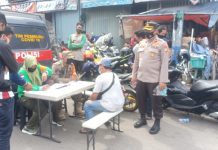 *Polisi Berikan Pelayanan Kesehatan Gratis Bagi Para Pengungsi Gempa Mamuju-Majene*