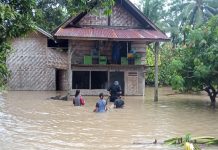 *Keluarga besar Nasaruddin Salurka Sembako Kepada Korban Banjir Didesa Sebanyak 150 Kantong*
