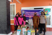 *Kegiatan Bhayangkari Ranting Pamboang Menyalurkan Bantuan Kepada Pengungsi Korban Gempa Di Pamboang Majene*