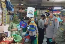 *Dirbinmas Polda Metrojaya : Pantau Kampung Tangguh,Bagikan 2Jerigen Desinfectan Dan 1000 Pcs Masker Non Medis,Gerakan Jakarta bermasker*