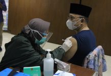 *Ketum PPWI Wilso Lalengke Jalani Vaksinasi Tahap Pertama Di gedung DPD-RI*