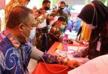 *Kakanwil Kemenag Sulbar,Jalani Vaksinasi Tahap Pertama*