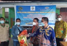 *KA.Kanwil Kemenag Sulbar Bantu Media Yang Kena Dampak Bencana*