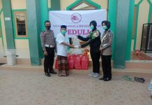*Yayasan Kemala Bhayangkari Polda Sulbar Menyerahkan Nasi Untuk Buka Puasa Pada Jemaah DKM-NH AXURI MAMUJU*
