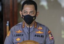*Oknum Polisi Bergaya Preman Bekingi Teridana Mafia Tambabf Dikendari*