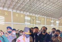 *Polri Bagikan Sembako Untuk Kalaborasi Vaksinasi Mahasiswa Dan Aktivis Nasional*