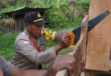 Program Kasuari Satgas Binmas Noken,Operasi Damai Cartenz-2022 Bangun Kandang Babi Milik Ibu Yapena Kulua