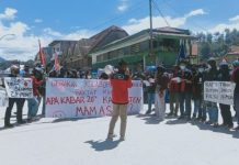 Dipuncak Acara HUT Mamasa Yang Ke-20 Sejumlah Pemuda Melakukan Unjuk Rasa.