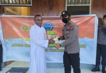 Kunjungan Wakasatgas Binmas Ops.Damai Cartenz -2022 Kegereja Katolik Santo Yoseph Dekai.