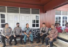 Kunjungan Wakasatgas Binmas Ops.Damai Cartenz-2022 Kegereja GIDI Evan Hastia