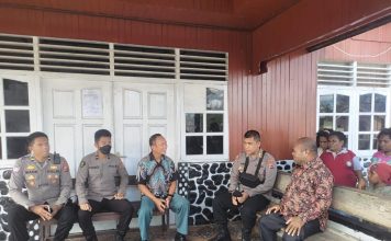 Kunjungan Wakasatgas Binmas Ops.Damai Cartenz-2022 Kegereja GIDI Evan Hastia