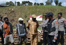 Giat Kasuari Dan Koteka,Waka Satgas Binmas Noken Kunjungi Spot Ternak Dan Laksanakan Prosesi Adat Bakar Batu.