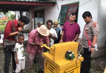 Satgas Binmas Noken Ops Damai Cartenz Tahun 2022,Bantu Mesin Cacat Rumput Untuk Bahan Pakan Ternak Warga
