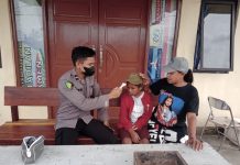 Tim Medis Satgas Binmas Noken Ops Damai Cartenz 2022 Door To Door Kerumah Warga Masyarakat Layani Kesehatan