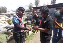 Tim Medis Satgas Binmas Noken Ops Damai Cartenz Jalankan Program Keladi Sagu