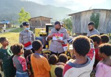 Satgasres Binmas Noken Ops Damai Cartenz 2022 Aktifkan Program Si Ipar Berikan Wawasan Kebangsaan Dan Cinta Tanah Air Di Kampung Oksingsing