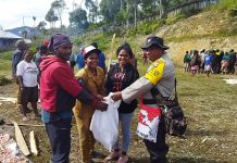 Program Si ipar Bantu Siswa Smp YPPK ST Fransisku Asisi Bilogai Sugapa Ayam Potong Untuk Acara Bakar Batu Dan Perpisahan Siswa Kelas 3