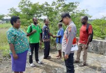 Kunjungi Warga Kampung Kenyam,Satgasres Binmas Noken Ops Damai Cartenz 2022 Bersama Warga Ciptakan Kantibmas Yang Aman Dan Kondusif