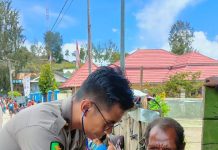 Tindakan Awal Secara Profesional,Tim Medis Satgas Binmas Noken Ops Damai Cartenz 2022,Layani Kesehatan DiWilayah Sugapa