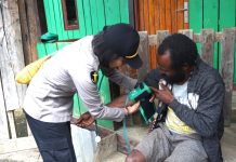 Tim Medis Satgasres Memberikan Pengobatan Kesehatan Secara Gratis,Kepada Masyarakat Puncak Papua.