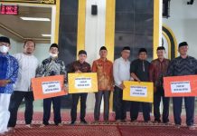 Pemprov Sulbar Di Wakili Plt Kadisdikbud Menyerahkan 18 Ekor Sapi Kurban Untuk Dibagikan Setiap Kabupaten