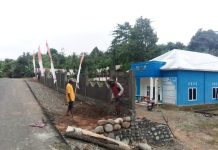 Pekerjaan Pagar Kantor Desa Tanambuah Pribadi Kepala Desa Walaupun Anggaran Belum Cair”Halaman Kantor Digotong royongi Warga”.