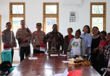 Binmas Noken Sambangi Tokoh Masyarakat Nduga,Mengajak Jemaat Gereja Kingmi Mimika Jaga Keamanan Dan Ketentraman Ditanah Papua.