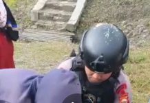 Dukung Satgas Binmas Noken ODC-2022,Satgas Preventif Antar Jemput Anak Sekolah,Bantu Pakaikan Sepatu.