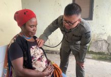 Tim Medis Satgas binmas Noken 0ps Damai Cartenz 2022 Wilayah Nduga Door To Door Layani Pengobatan Gratis