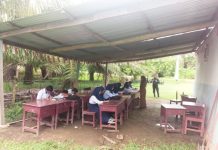 SMP Negeri 4 Budong-Budong Belajar Diluar Ruangan.