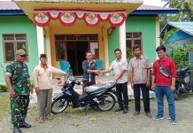 Kades Dungkai Memberikan Tiga Kepala Dusun Mendapatkan Bantuan Motor Dinas Kepala Dusun di Kec.Tapalang Barat.