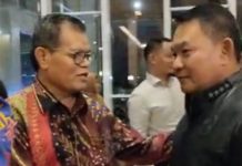Rektor UNM Prof Husain Syam,Menyambut Kasad Jendral TNI Dudung Abdurachman Di Hotel The Rinra Makassar.