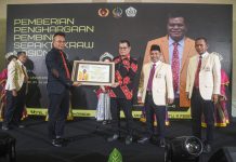 PBPSTI Menganugarahi Prof Husain Syam ,Sebagai Pembina Olah Raga Sepak Takraw Nasional Tahun 2023.